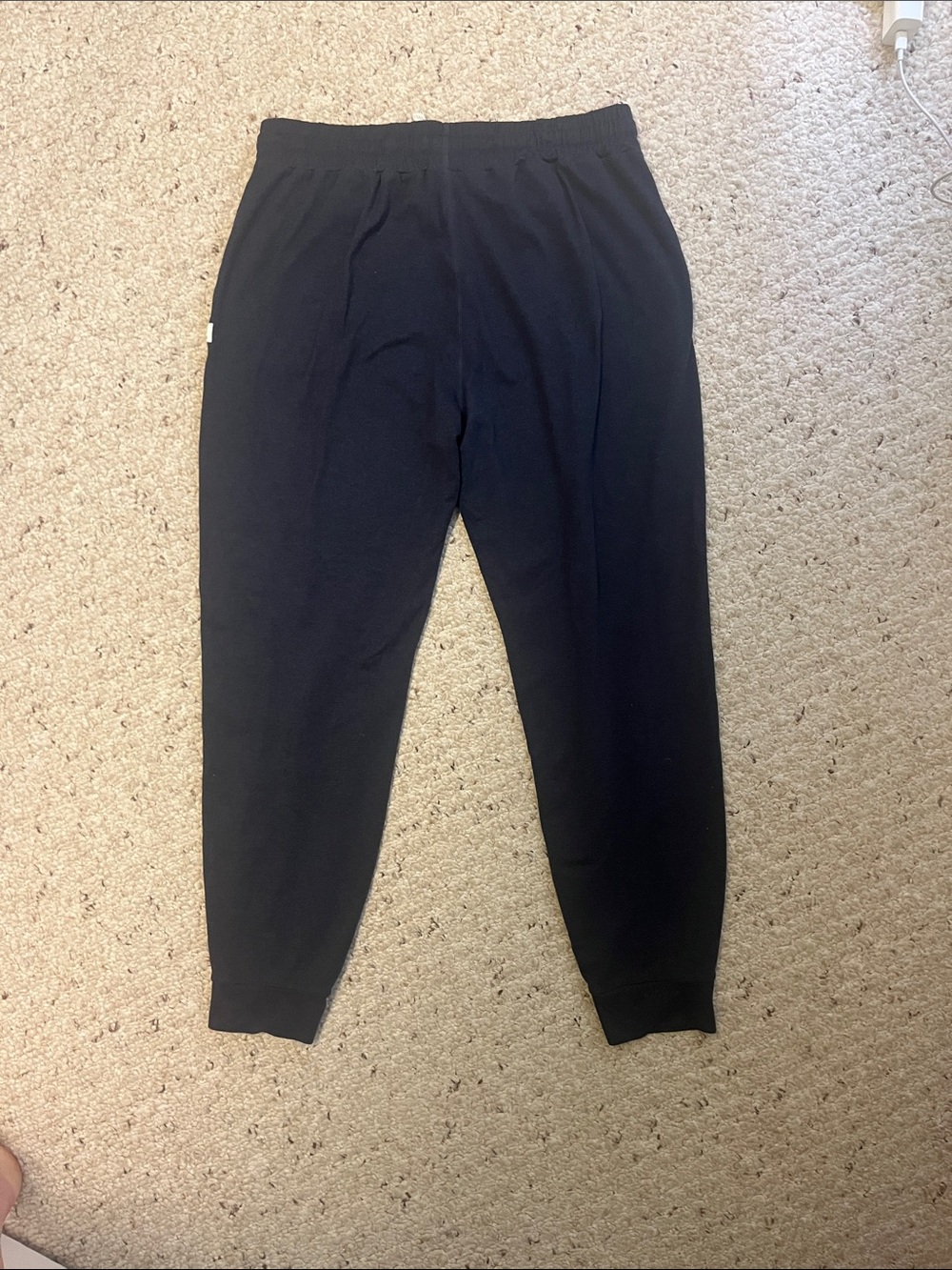 Vuori women’s joggers - Picture 3 of 4
